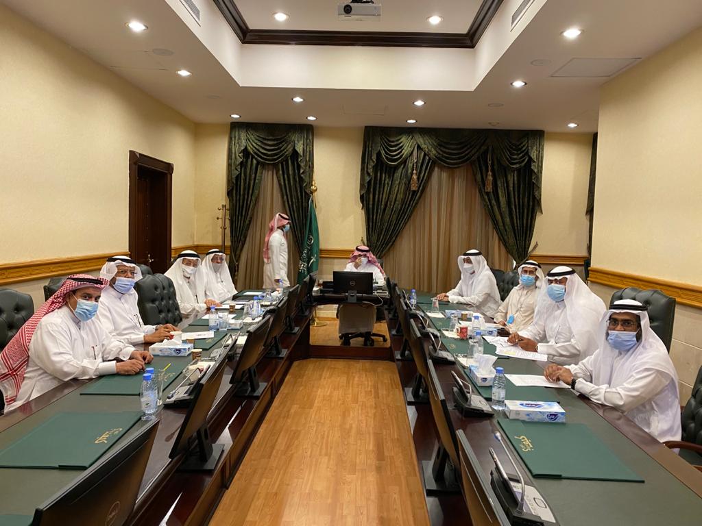 يرأس وكيل إمارة مكة اجتماع اللجنة التنفيذية لمراكز